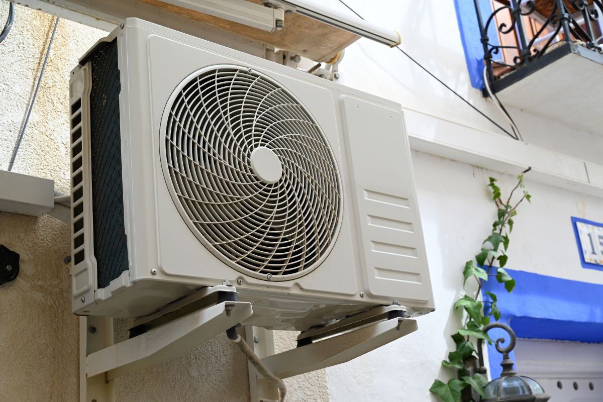 klíma konzol szigetelt falra 2025